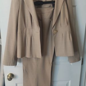 Semantiks(Nordstrom brand) pant suit size 16 tan white checks